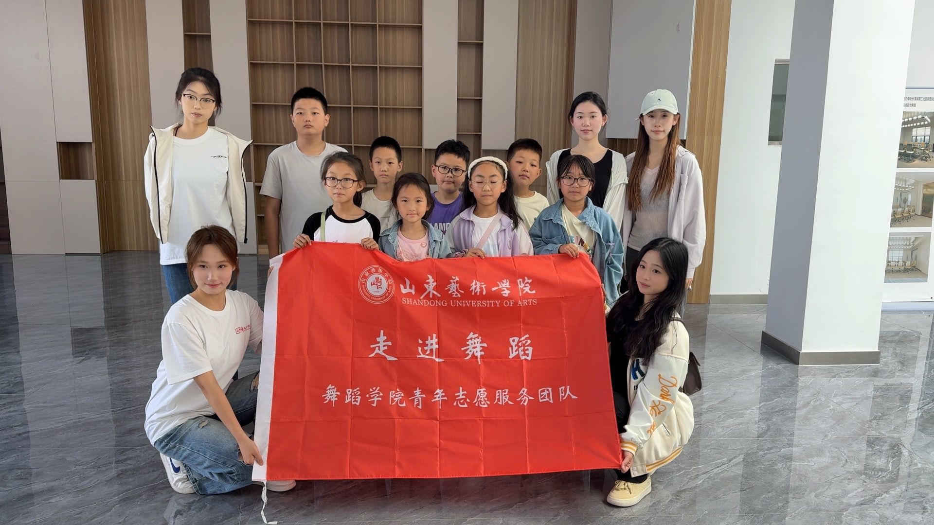 民法典宣传月  “走进舞蹈”青年志愿者服务...